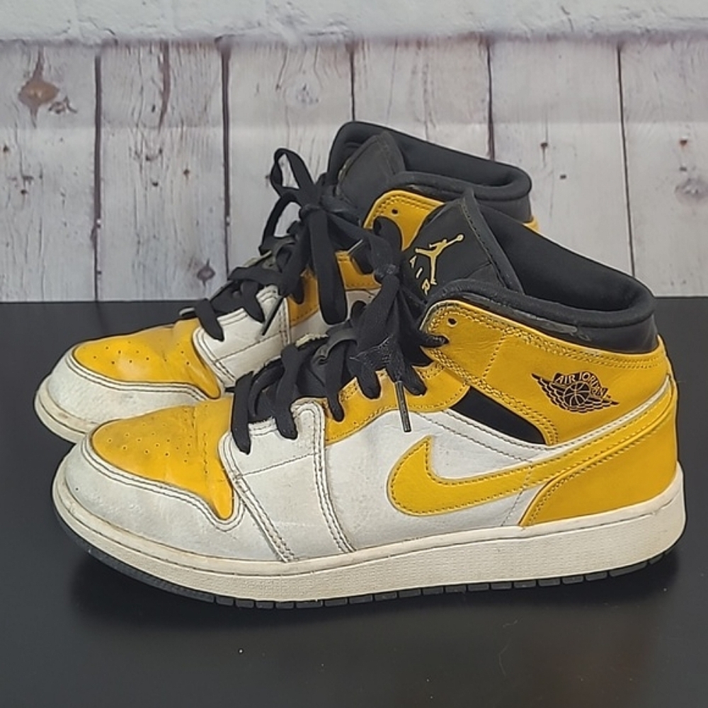 Nike Air Jordan 1 Mid US University Gold Yellow Shoes 554724-170 Youth 7/ W 8 - Picture 8 of 17